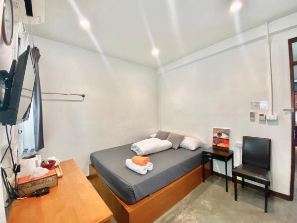 Tiny Taladnoi Hostel : photo 8 de la chambre chambre double avec salle de bains commune