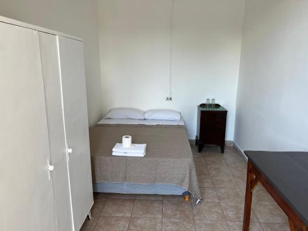 Sevilla Home Hotel : photo 2 de la chambre chambre double avec salle de bains commune