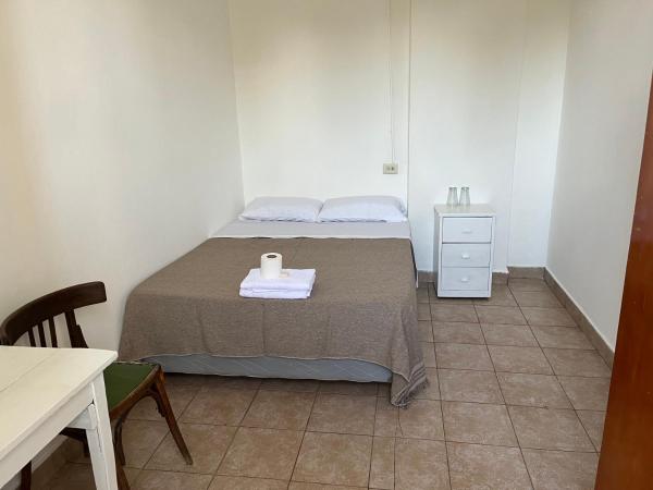 Sevilla Home Hotel : photo 1 de la chambre chambre double avec salle de bains commune