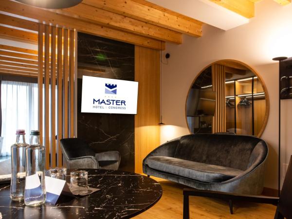 Hotel Master : photo 7 de la chambre suite lit king-size avec baignoire spa