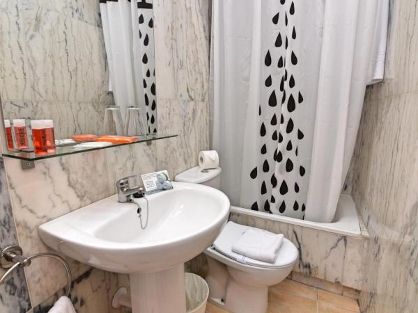 Hotel Queens - Adults Only : photo 2 de la chambre chambre double ou lits jumeaux