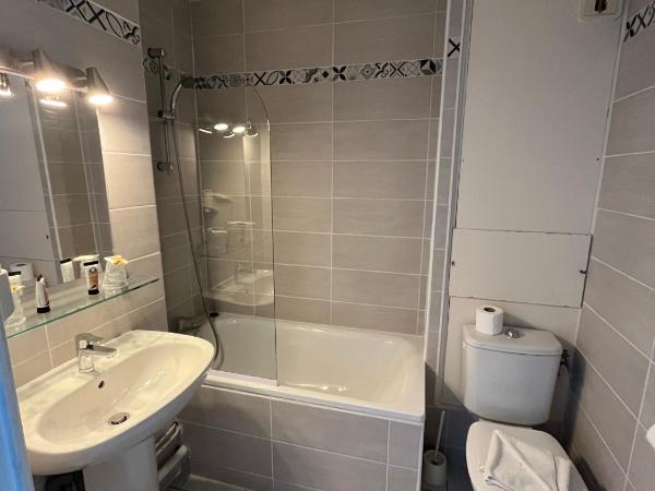 Hôtel Les Arcades : photo 4 de la chambre chambre double supérieure - premier Étage