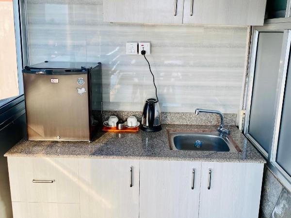 Hotel Vajra Inn & Apartments : photo 9 de la chambre suite - vue sur montagne