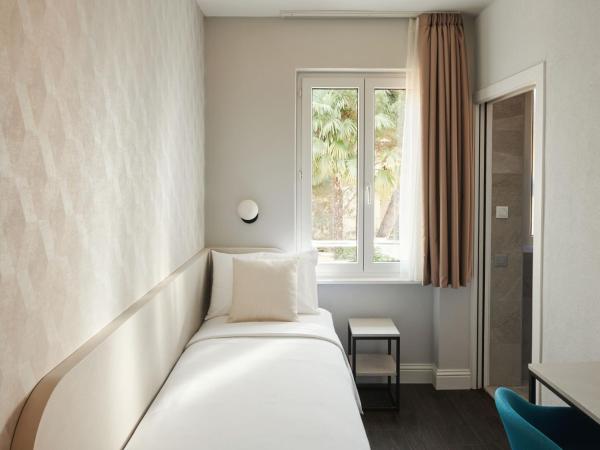 Vista Lakefront Boutique Hotel : photo 1 de la chambre chambre simple jardin