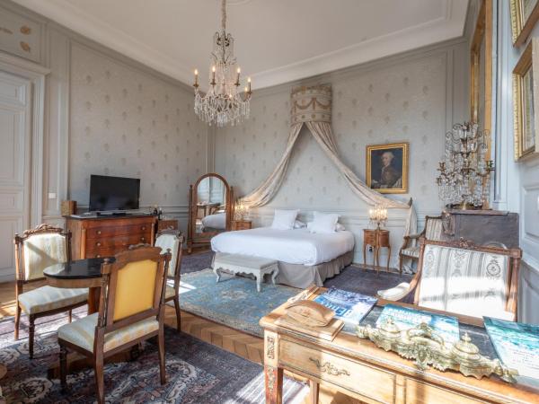 L'Hotel de Panette, Un exceptionnel château en ville - Cathédrale : photo 4 de la chambre suite prince charles de bourbon