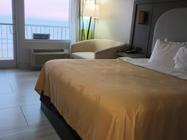 Quality Inn & Suites Oceanfront : photo 5 de la chambre king room - ocean front - private balcony