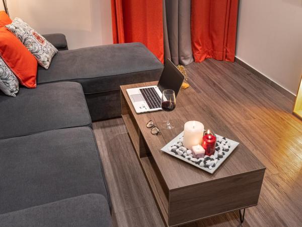 Exarchia House Project : photo 3 de la chambre suite familiale