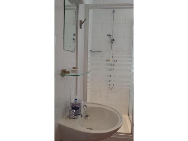 Diamonds Guest House : photo 6 de la chambre chambre quadruple supérieure