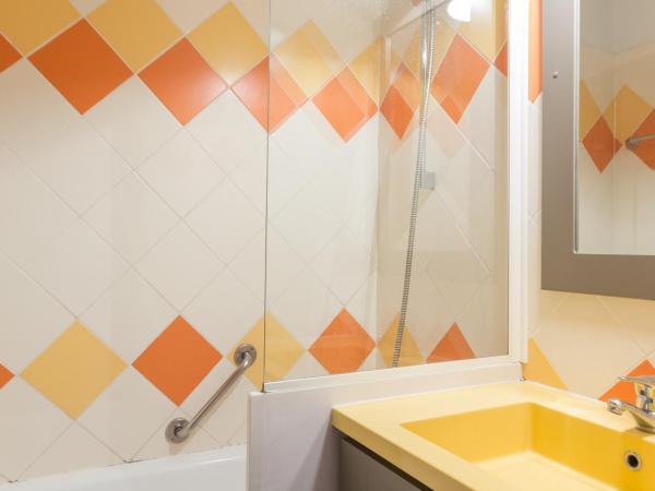 Résidence Pierre & Vacances Les Citronniers : photo 6 de la chambre studio (4 personnes) - côté cour