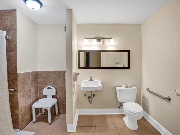 Fort Lauderdale Grand Hotel : photo 1 de la chambre hébergement lit queen-size - accessible aux personnes à mobilité réduite