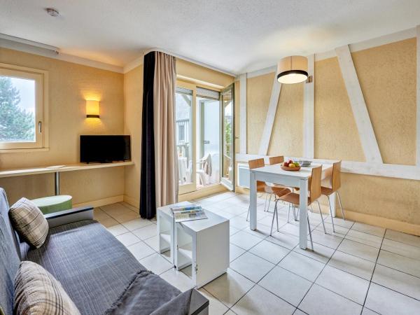 Residence Pierre & Vacances Les Embruns : photo 2 de la chambre studio avec alcôve de couchage et terrasse ou balcon (4 personnes) - côté sud