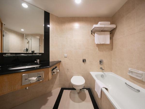 Furama City Centre : photo 3 de la chambre chambre familiale