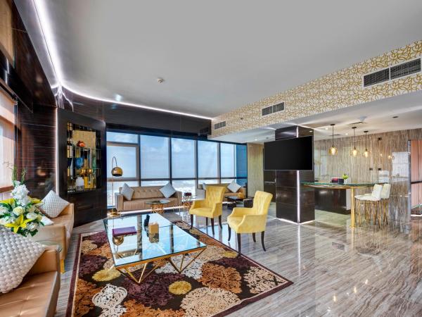 Gevora Hotel : photo 8 de la chambre suite penthouse 5 chambres - vue panoramique à 360 ° sur mer et tour burj khalifa - dernier Étage (72e)