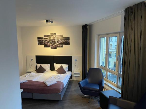ALFA Hotel : photo 1 de la chambre superior doppelzimmer- straßenseite
