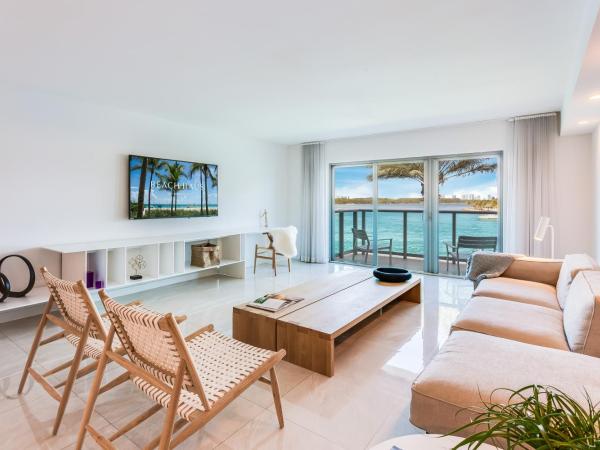 Beach Haus Bal Harbour : photo 2 de la chambre hébergement 2 chambres/2 salles de bains avec balcon - vue sur eau