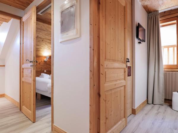 Chalet Hôtel des 2 Gares : photo 10 de la chambre chambre familiale supérieure