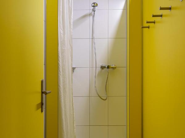 Backpackers Villa Sonnenhof - Hostel Interlaken : photo 3 de la chambre chambre triple