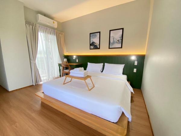 Alleyhill Phuket - Private & Cozy Boutique : photo 3 de la chambre chambre lit king-size avec baignoire spa
