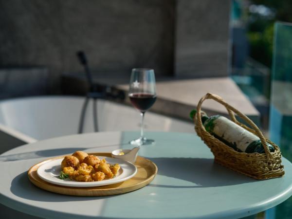 Cliff Lanta Suite-Koh Lanta Krabi : photo 10 de la chambre chambre double deluxe avec balcon - vue sur mer