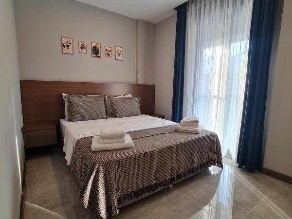 BİSUİTES : photo 8 de la chambre chambre quadruple avec terrasse 