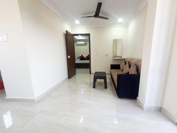 MK SUITES : photo 2 de la chambre suite lit king-size avec balcon