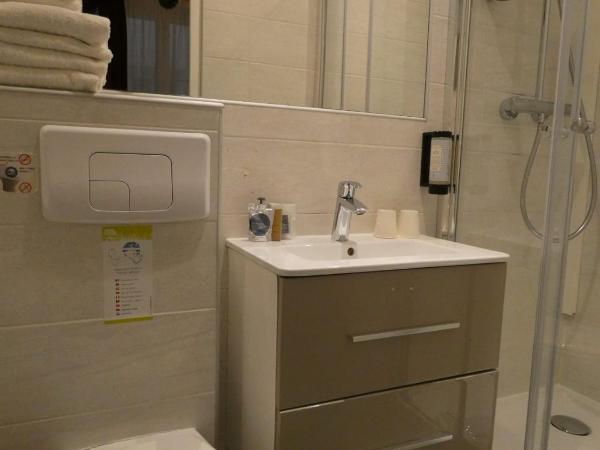 Hôtel Bonne Nouvelle : photo 4 de la chambre petite chambre double