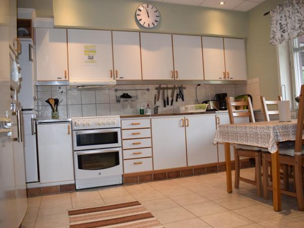 Vallabiten Rum och Lägenheter : photo 8 de la chambre chambre simple avec toilettes et douche communes