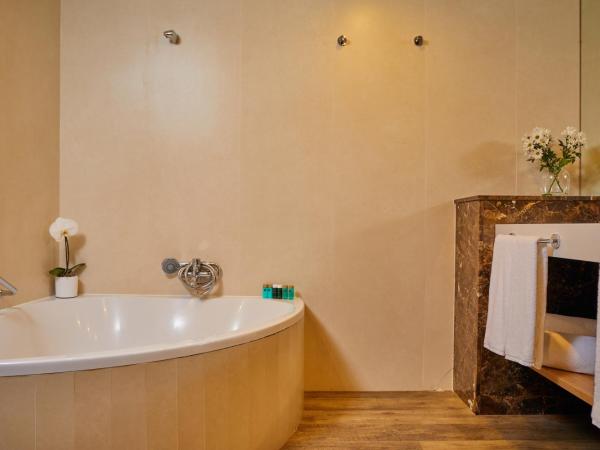 El Avenida Palace : photo 3 de la chambre suite sagrada familia