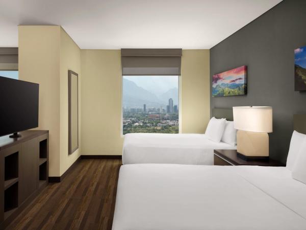 Hyatt House Monterrey Valle San Pedro : photo 4 de la chambre studio with two queen beds, kitchen and sofa bed