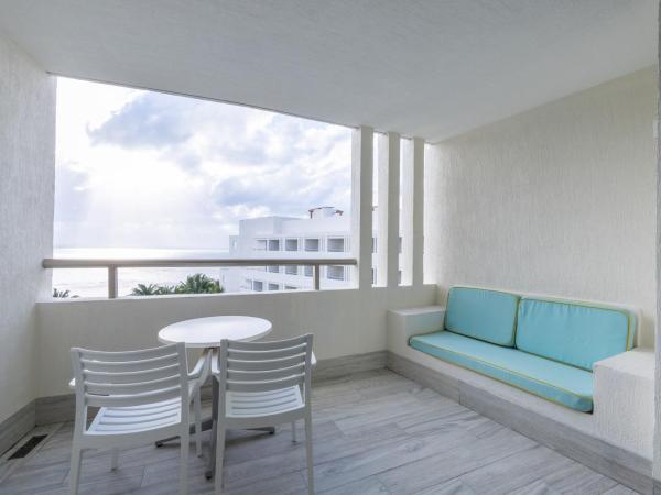 Izla Beach Front Hotel : photo 3 de la chambre hébergement double supérieur - vue panoramique sur océan