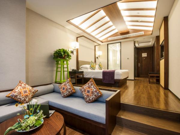 SSAW Boutique Shanghai South Xuhui RiYueGuang : photo 3 de la chambre chambre lit king-size avec balcon