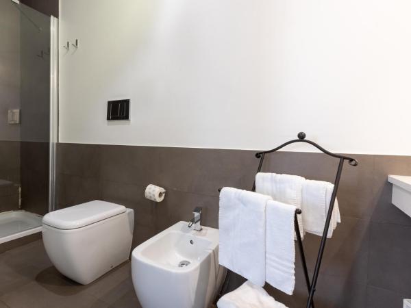 Bed & Breakfast Il Carignano : photo 1 de la chambre chambre double avec salle de bains privative