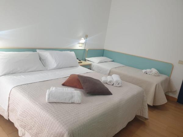 Hotel Bianca Vela : photo 10 de la chambre chambre triple