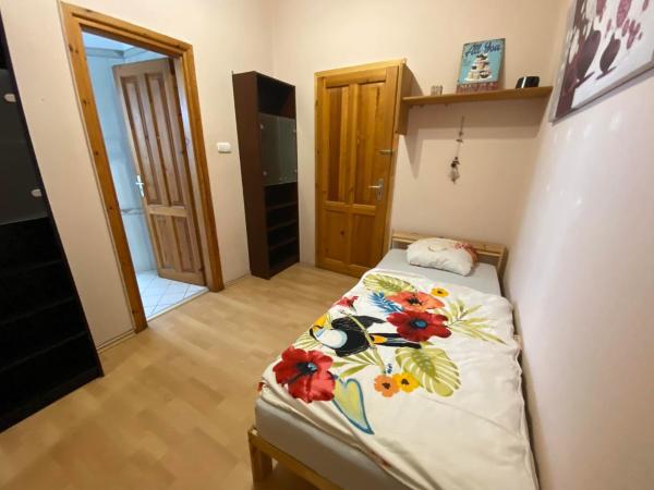 Hermina apartmanház : photo 7 de la chambre chambre triple confort avec douche