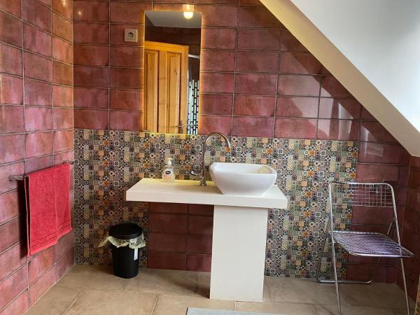 Hermina apartmanház : photo 7 de la chambre chambre familiale avec salle de bains privative