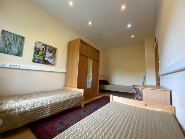 Hermina apartmanház : photo 5 de la chambre chambre triple avec salle de bains commune