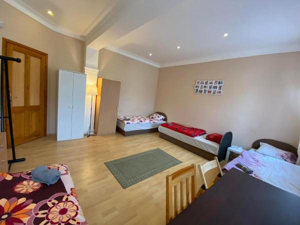 Hermina apartmanház : photo 4 de la chambre chambre quadruple avec salle de bains commune