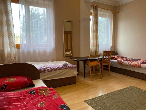 Hermina apartmanház : photo 5 de la chambre chambre quadruple avec salle de bains commune
