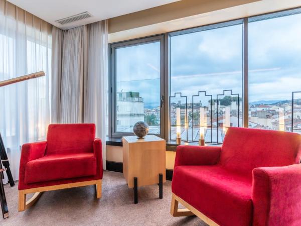 Five Seas Hotel Cannes, a Member of Design Hotels : photo 2 de la chambre top of five - suite secrète