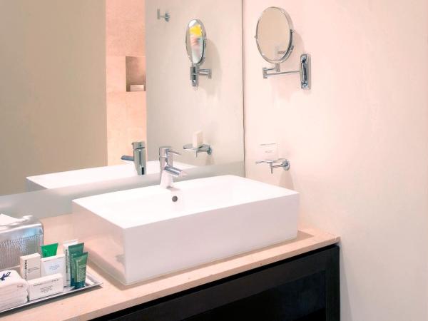 Krystal Grand Puerto Vallarta - All Inclusive : photo 4 de la chambre hébergement double deluxe - vue sur complexe