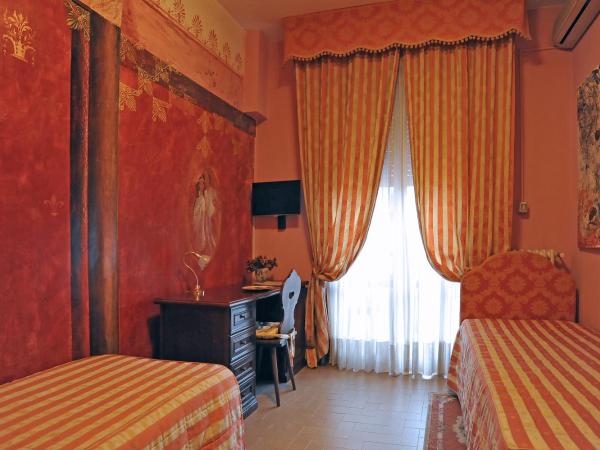 Residenza Cantagalli : photo 2 de la chambre chambre lits jumeaux avec salle de bains privative séparée