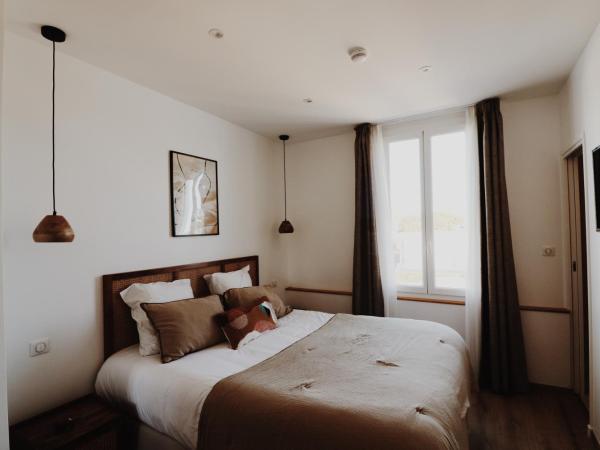 Rose Thé : photo 10 de la chambre chambre double - vue partielle sur mer.