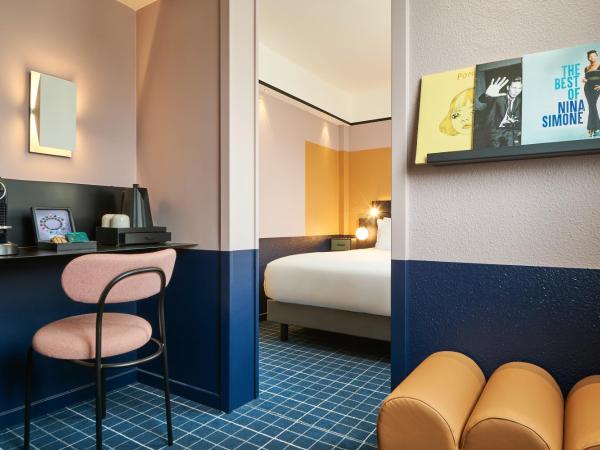 Mercure Paris 15 Porte de Versailles : photo 8 de la chambre suite avec 1 lit double et 1 canapé-lit