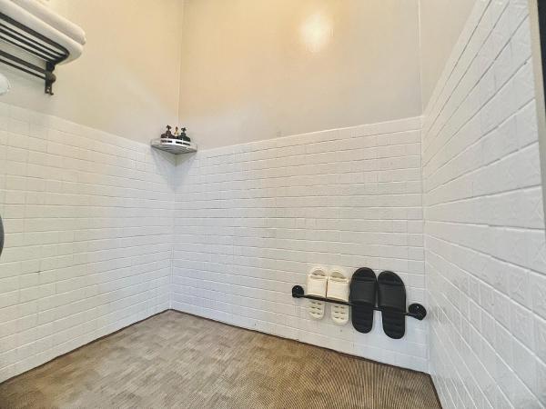 attomi hostel : photo 9 de la chambre chambre quadruple avec salle de bains privative