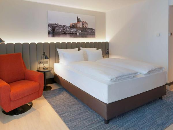 Radisson Blu Park Hotel & Conference Centre : photo 2 de la chambre premium room (haupthaus)