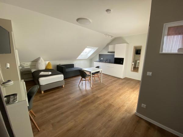 Zur Waldlust : photo 5 de la chambre chambre triple avec salle de bains privative