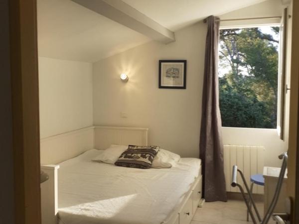 Bois Joli : photo 1 de la chambre chambre double avec salle de bains privative