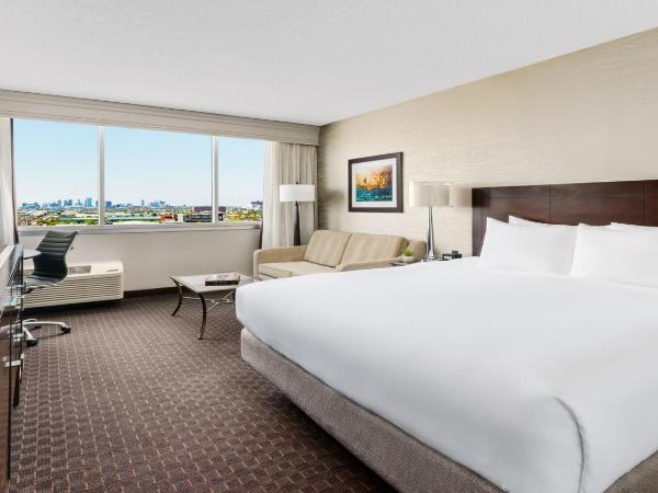 Crowne Plaza Phoenix Airport - PHX, an IHG Hotel : photo 3 de la chambre suite lit king-size exécutive