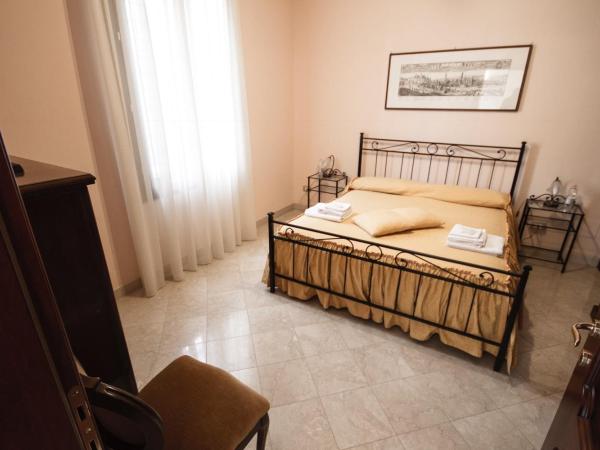 Alla Villa Liberty Bed & Breakfast : photo 2 de la chambre chambre double avec terrasse