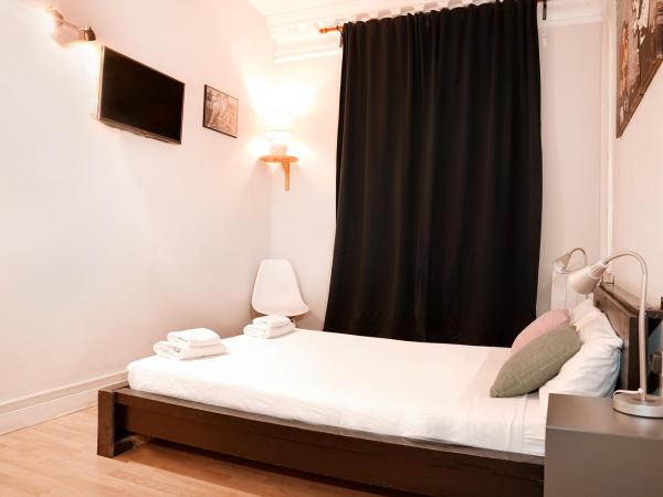 Wow Hostel Barcelona : photo 6 de la chambre chambre double avec salle de bains privative